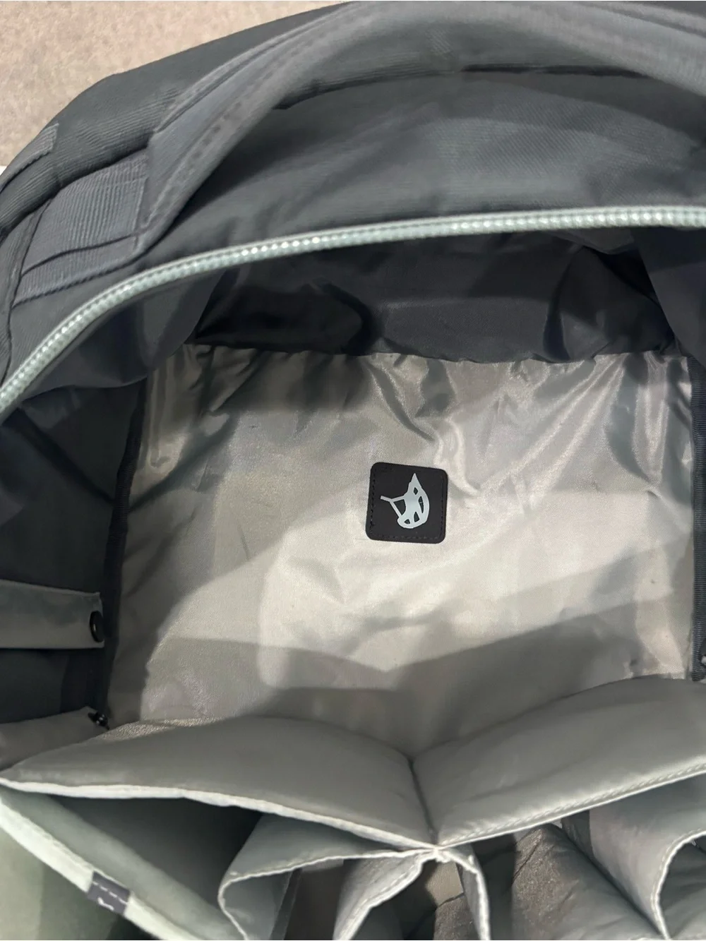 Thule versatile gray